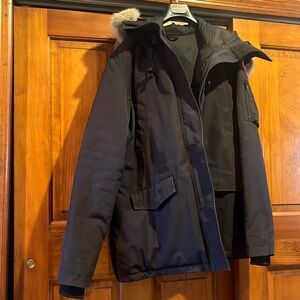 Like new gently worn navy waist length Canada goose jacket